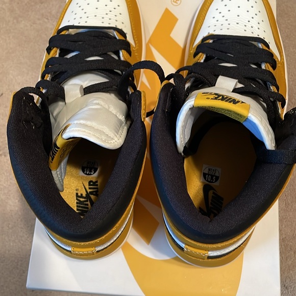 Air Jordan 1 Retro High - Picture 7 of 9